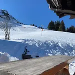 A La Montagne