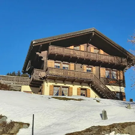 A La Montagne Chalet