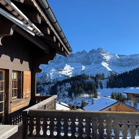 A La Montagne Chalet