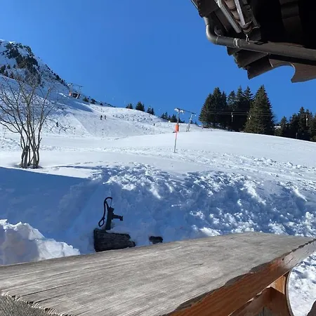 A La Montagne